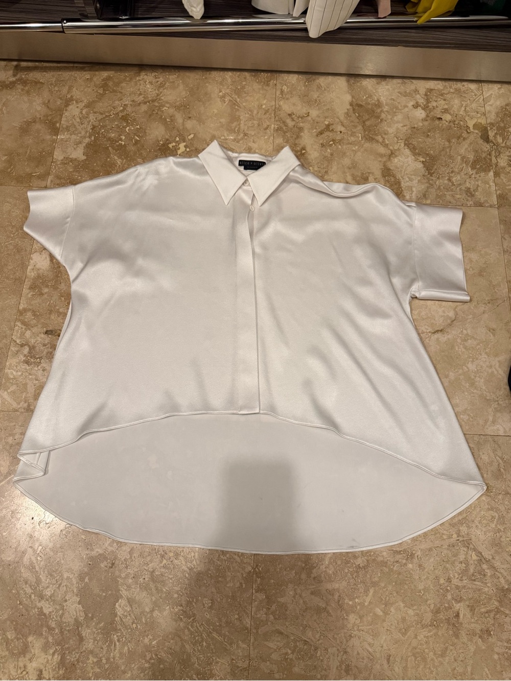 Alice + Olivia White Short-Sleeve Silk-Look Button Down Blouse
